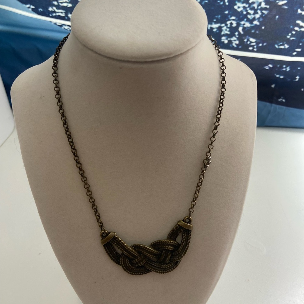 Elegant Gold Knot Necklace
